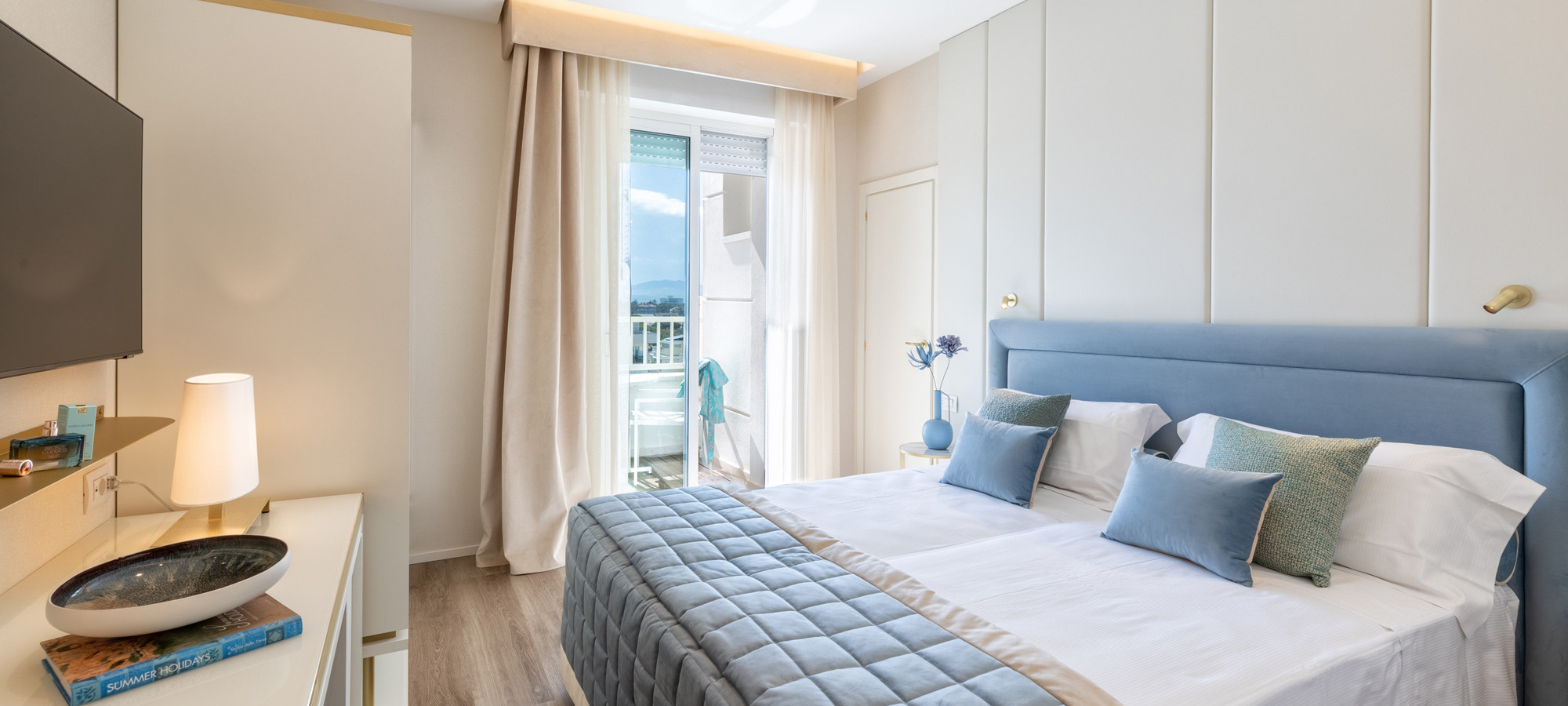 media.hotel-tiffanys-riccione-camera-premium-con-balcone