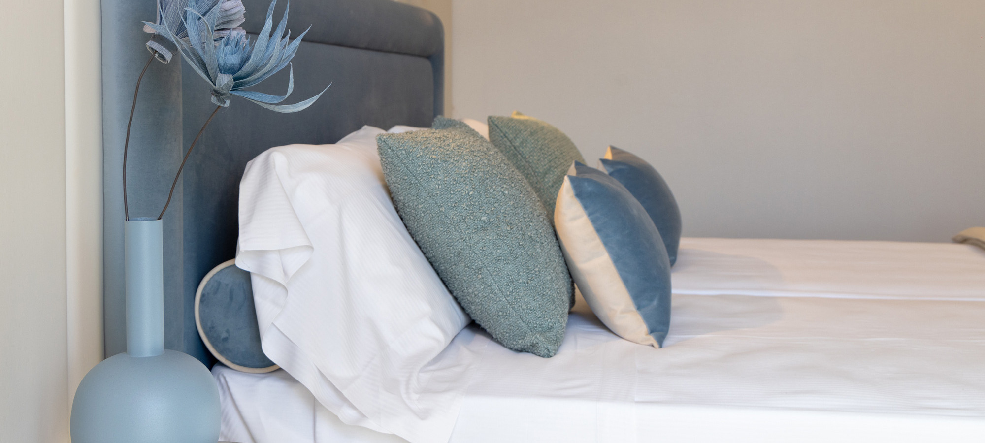 media.hotel-tiffanys-riccione-camera-premium-dettaglio-cuscini