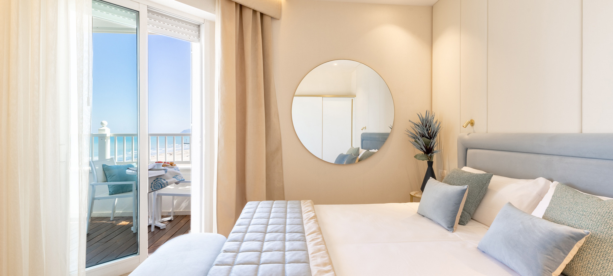 media.hotel-tiffanys-riccione-camera-prestige 1