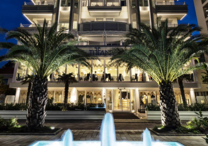 site.hotel tiffanys riccione by night