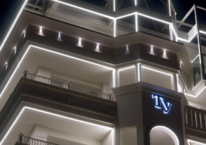 site.hotel tiffanys esterno notte 2
