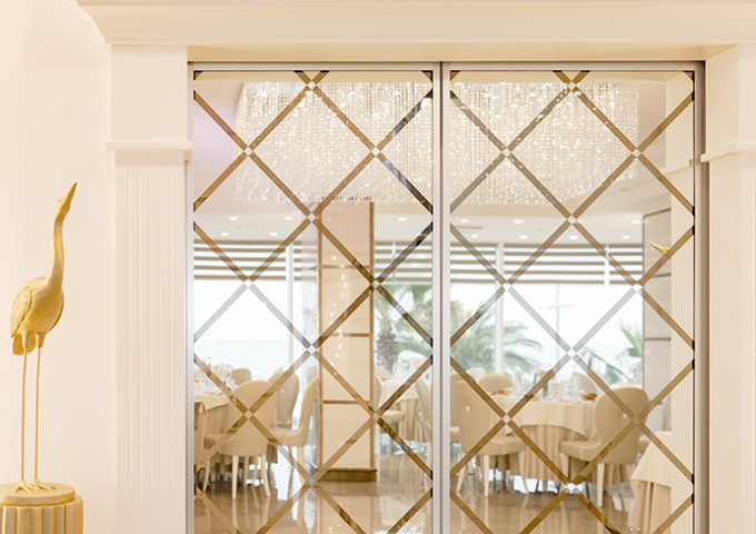 media.hotel-tiffanys-riccione-dettaglio-porta-ristorante