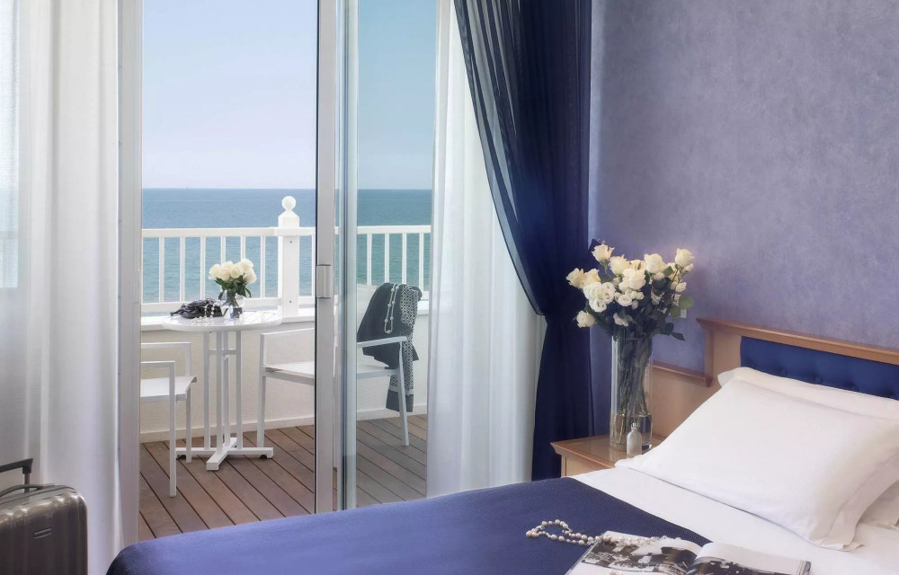 media.camera vista mare riccione